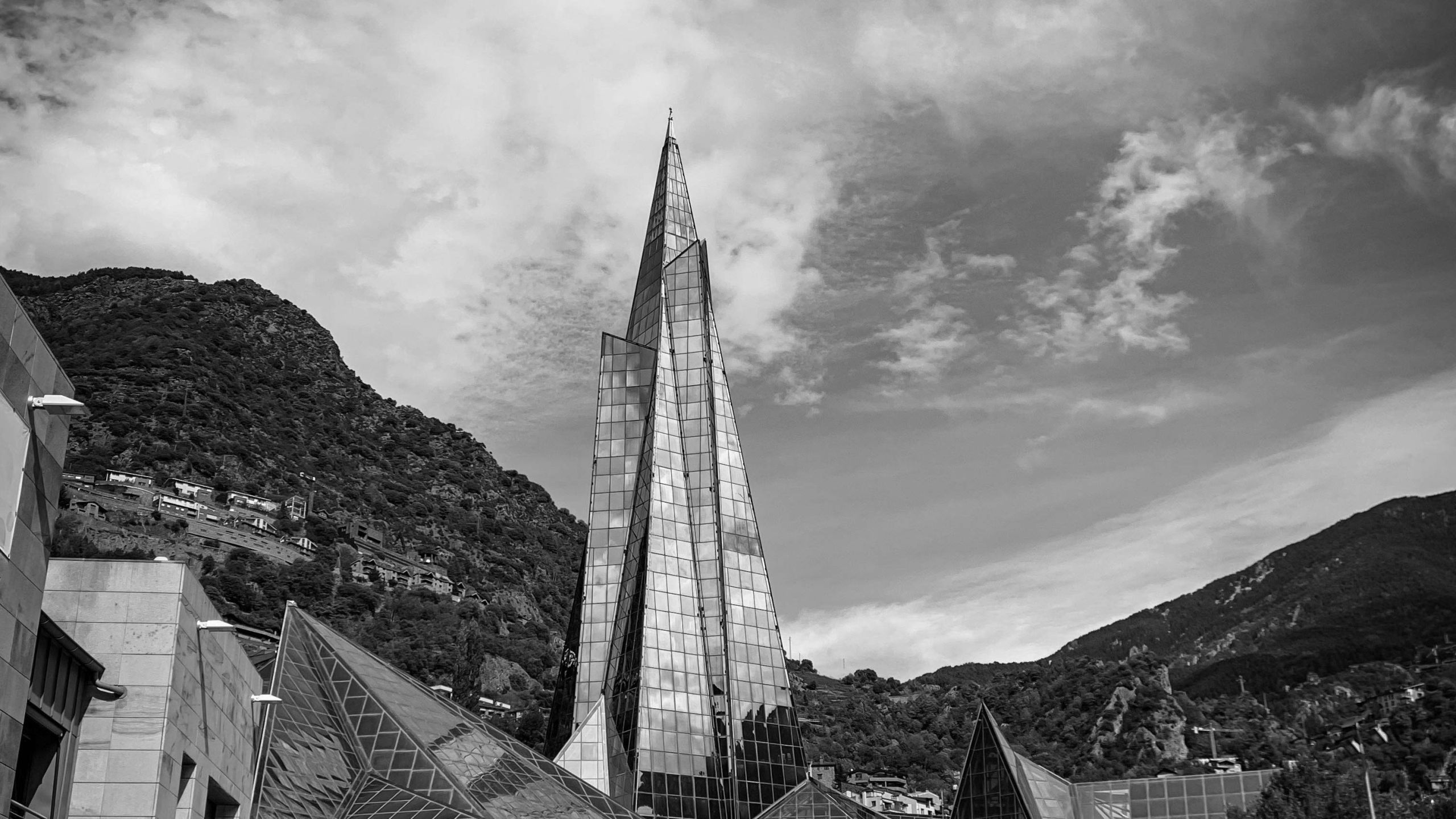 Catalán obligatorio para renovar el permiso de residencia y trabajo en Andorra 3 alessio fadda G48s1iUqoxo unsplash 2 1 scaled